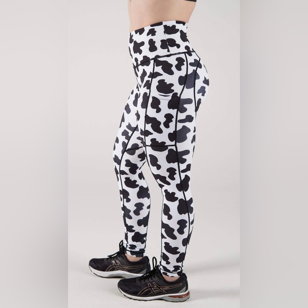 NWT! Feed Me Fight Me Cow Moo Flage leggings